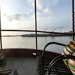 Bed In Boat Otel