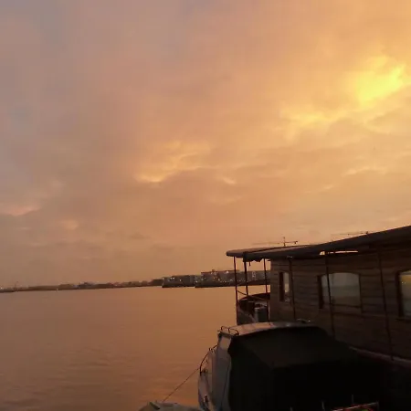 Bed In Boat לינה וארוחת בוקר