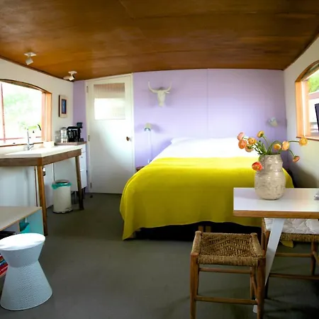 Bed In Boat ホテル