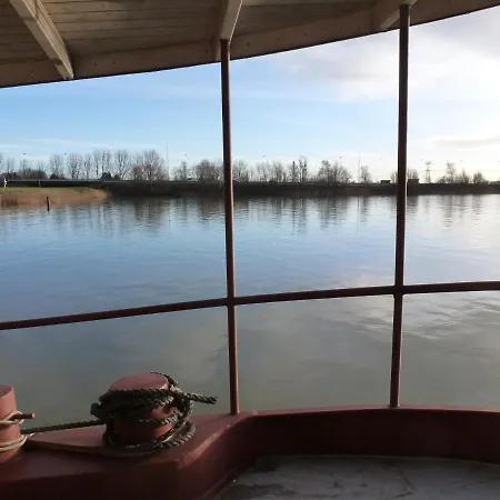 Bed In Boat Otel *