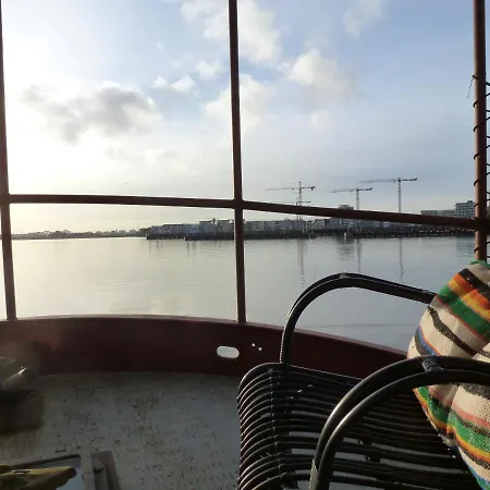 Bed In Boat Otel
